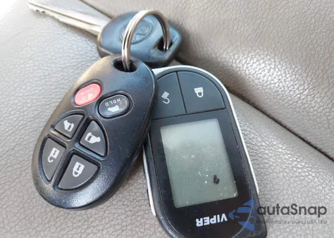 2014 Toyota Sienna Xle V6 8 Passenger z USA, uszkodzony, nr VIN 5TDYK3DC8ES424579